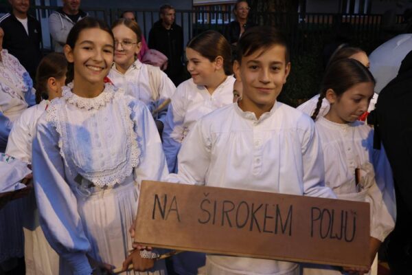 Sprehajanje (8) (Copy)