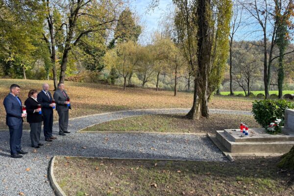 e0c8b953-af4b-46ce-8648-b82e731f2a5c