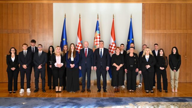 FOTO URED PREDSJEDNIKA SŠ ZABOK001