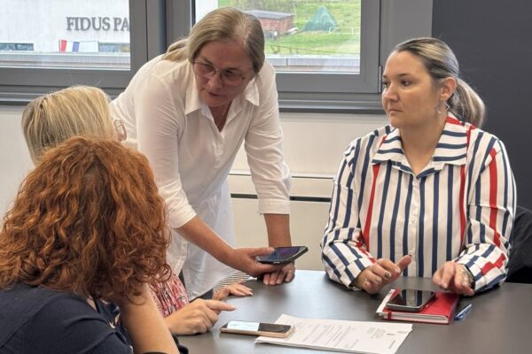 d12402ff-7dfc-40ff-a5f1-043d119f6869