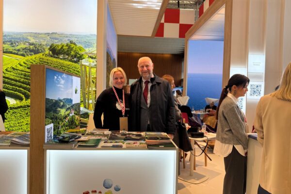 12938a0e-3fe9-419b-8e6a-c7d4e46072fc