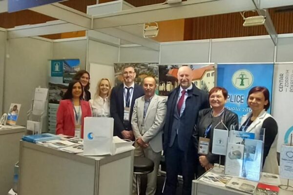 4c4138ed-4787-4465-b922-fb5176262e48