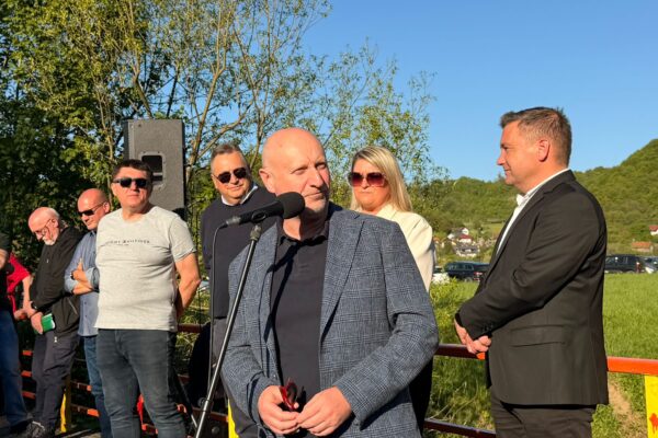 87899fd9-c9ba-4b0b-a8ca-78ff91d3bf66