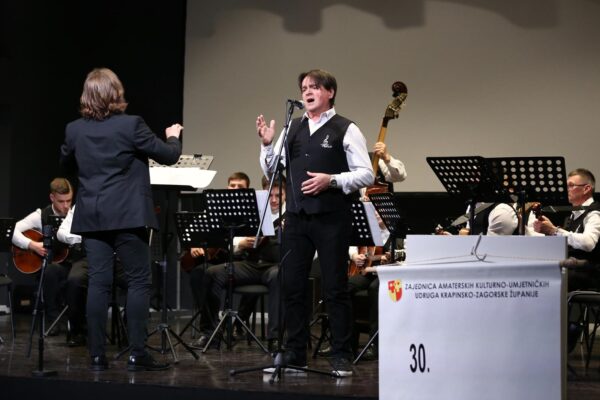 Smotra tamburaških039 (web)
