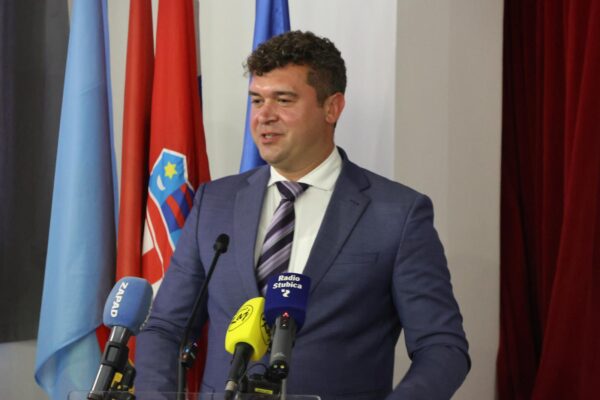 KZZ_7602