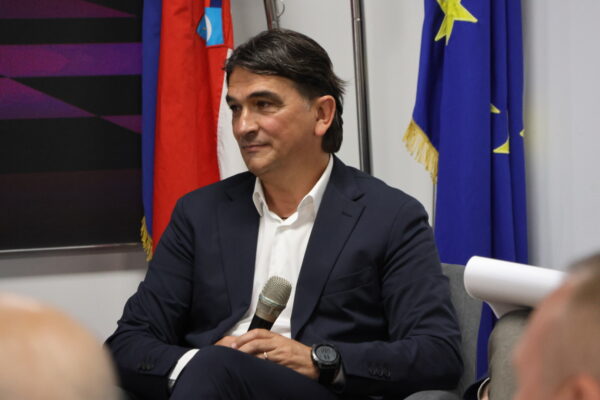 KZZ_8565