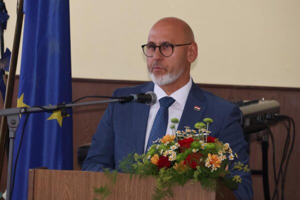 KZZ JESENJE011 (web)