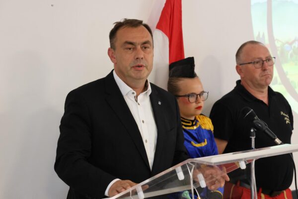 KZZ PETROVSKO010 (web)