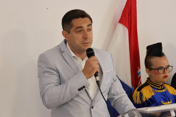 KZZ PETROVSKO012 (web)